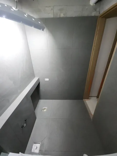 바닥 방수, 욕조 설치, 벽타일 시공 시공 후 화장실 바닥·벽면